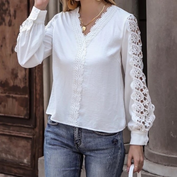 White lace lantern sleeve top - Picture 2 of 6